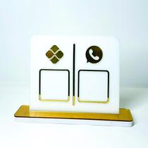 Placa em acrilico com 2 qr code para pix cor branco e dourado