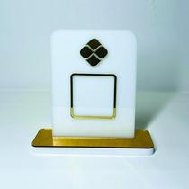Placa em acrilico para qr code de pix cor branco com dourado Placa em acrilico para qr code de pix cor branco com dourado