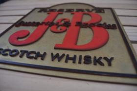 Placa Em Alto Relevo J & B Whisky Bebidas Bares 29 cm