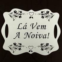 Placa Lá vem a Noiva para Entrada De Igreja Casamento - Gráfica Sublime