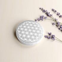Placa Selenita Natural Flor da Vida Rendoda 10 cm de diâmetro Limpeza Energética Boho Decor