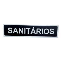 Placa Sinalização 30x7 SANITARIOS fundo preto letra branca