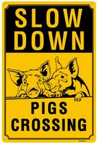 Placa Slow Down Pigs Crossing Aluminium 30x40cm para ambientes internos/externos Placa Slow Down Pigs Crossing Aluminium 30x40cm para ambientes internos/externos