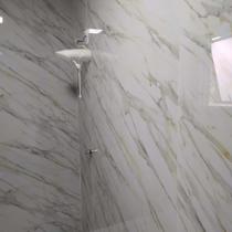 Placa Vinílica Marmorizada Decorativa Flexível Marmo Cristallo 2,44m x 1,22m 2,97m2 de cobertura