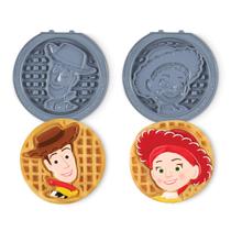 Placas para Máquina de Waffles DASH Toy Story Woody e Jessie 10 cm - Kit com 2 Placas para Máquina de Waffles DASH Toy Story Woody e Jessie 10 cm - Kit com 2