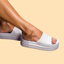 Plataforma Nuvem Chinelo Lançamento Leve e Confortável Plataforma Nuvem Chinelo Lançamento Leve e Confortável