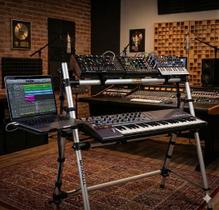 Plataforma Rack para Instrumentos e Teclados 6/8 Titanium TY212 BEM com Suporte Lateral para Notebook