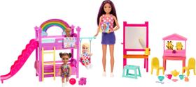 Playset Barbie Skipper First Jobs Daycare com 3 bonecas