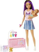 Playset Berço Barbie Skipper Babysitters - Boneca Bebê com Olhos Sonolentos e Acessórios