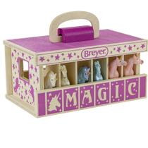 Playset Breyer Horses Unicorn Magic, estábulo de madeira com 6 unicórnios