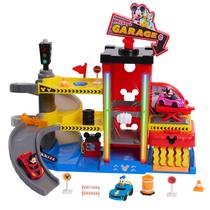 Playset Disney Junior Mickey Mouse pronto para correr na garagem