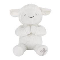 Plush Lamb Little Love de NoJo Baptism com mãos em oração