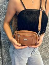 Pochete feminina de couro caramelo Nina