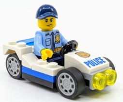 Policial da cidade de LEGO com viatura policial e algemas Policial da cidade de LEGO com viatura policial e algemas