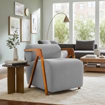 Poltrona Chloe Decorativa Orgânica Bouclé Premium de Luxo para Sala Quarto Recepção Encosto Rolo Estrutura Amadeirada