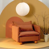 Poltrona com Pé Bolinha Sôma CabeCasa MadeiraOriginals Poltrona com Pé Bolinha Sôma CabeCasa MadeiraOriginals