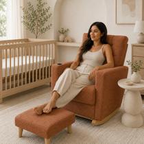 Poltrona de Amamentação Duna com Balanço, Puff e Porta Mamadeira em Boucle Conforto, Elegância e Praticidade