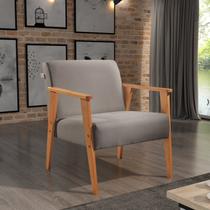 Poltrona de Madeira Eucalipto, Com Braço e Estofada Perla