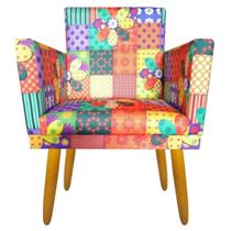 Poltrona Decorativa Nina Pés Palito PatchWork Retalhos Rodapé