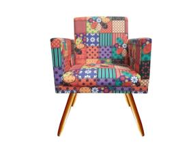 Poltrona Decorativa Nina Suede Patchwork Pés Madeira Ms Decor