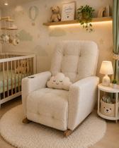 Poltrona Isabella Luxo Amamentação Premium com Puff e Balanço Conforto Sofisticado Boucle