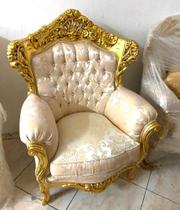 Poltrona Madeira Tecido Nobre Folha Ouro Entalhes Impecaveis Poltrona Madeira Tecido Nobre Folha Ouro Entalhes Impecaveis