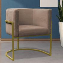 Poltrona Reforçada Decorativa Sala Carla Base Ferro Dourada Suede