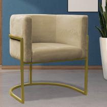 Poltrona Reforçada Decorativa Sala Carla Base Ferro Dourada Suede