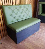 Poltrona sofá booth 1,10 acento e encosto verde capitone duplo costurado. base preto sku_68