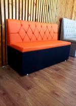 Poltrona sofá booth 1,10cm laranja capitone a mão sku_05