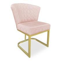 Poltrona Vitória Veludo Rosa Bebê Matelassê Base Metálica Industrial Dourado - Pallazio