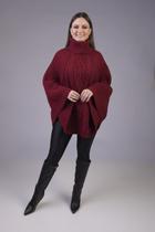 Poncho em Tricô com Gola Alta Poncho em Tricô com Gola Alta