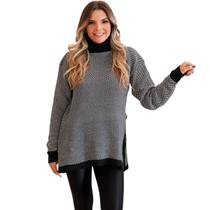 Poncho Feminino de Tricô Mousse Com Estampa Xadrez e Gola Alta