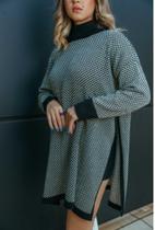 Poncho feminino quadriculado jacquard em tricot cor preto e cinza tamanho médio Poncho feminino quadriculado jacquard em tricot cor preto e cinza tamanho médio