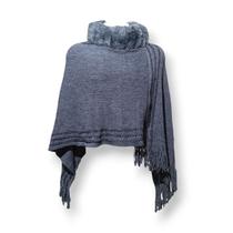 Poncho Xale Feminino com Franja e Gola em Pelúcia Quentinho e Elegante Poncho Xale Feminino com Franja e Gola em Pelúcia Quentinho e Elegante