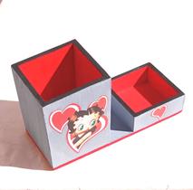 Porta caneta e porta clips decorado em M D F.