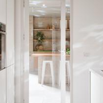 Porta de Alumínio de Giro com Vidro Temperado 215x90cm Lucasa Eccellente Porta de Alumínio de Giro com Vidro Temperado 215x90cm Lucasa Eccellente