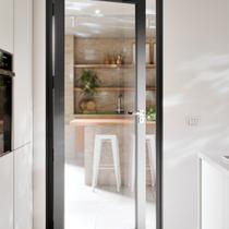 Porta de Alumínio de Giro com Vidro Temperado 215x90cm Lucasa Eccellente Porta de Alumínio de Giro com Vidro Temperado 215x90cm Lucasa Eccellente