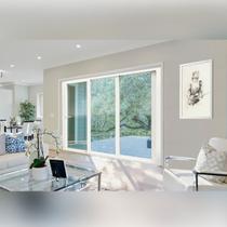 Porta de PVC de Correr 210x200cm com 3 Folhas e Vidro Liso Temperado com Cremona ITEC Brimak Porta de PVC de Correr 210x200cm com 3 Folhas e Vidro Liso Temperado com Cremona ITEC Brimak