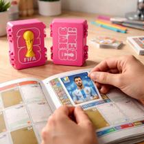 Porta Figurinha Copa Do Mundo Caixa Maleta Organizador - Rosa Porta Figurinha Copa Do Mundo Caixa Maleta Organizador - Rosa