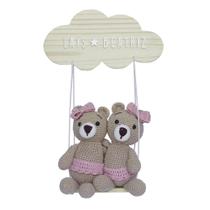 Porta Maternidade Nuvem Balança Ursinhas Gêmeas Crochê Quarto Bebê Infantil Menina
