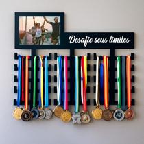 Porta Medalhas de Parede com Porta Fotos Desafie Seus Limites, MDF Preto, 35x30cm, Capacidade 30 Medalhas, Foto 10x15cm