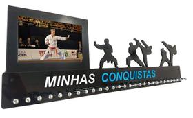 Porta Medalhas Karate Masc p/ Até 100 medalhas Porta Retrato Porta Medalhas Karate Masc p/ Até 100 medalhas Porta Retrato