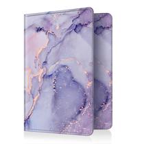 Porta-passaporte Fintie, carteira de viagem fina, capa de cartão com bloqueio de RFID, capa protetora de passaporte essencial com compartimentos para cartões de crédito para mulheres/homens, mármore lilás