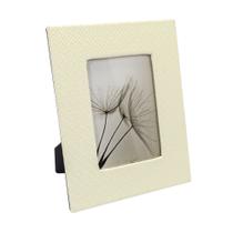 Porta Retrato em Madeira Com Revestimento em PU Creme G 27x21cm Porta Retrato em Madeira Com Revestimento em PU Creme G 27x21cm
