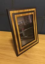 Porta Retrato Preto - Ébano com Frisos de Madeira Rádica P