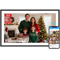 Porta-retratos Digital WiFi de 15,6 polegadas com Tela Touch IPS FHD 1920x1080, Envie Fotos ou Vídeos via App ou Email, Armazenamento de 32GB, Suporta Pendrive/Cartão SD para Expansão, Rotação Automática, Para Fixar na Parede Porta-retratos Digital WiFi de 15,6 polegadas com Tela Touch IPS FHD 1920x1080, Envie Fotos ou Vídeos via App ou Email, Armazenamento de 32GB, Suporta Pendrive/Cartão SD para Expansão, Rotação Automática, Para Fixar na Parede