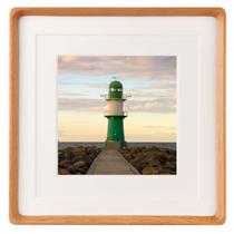 Porta-retratos em madeira natural Zibrelte 12x12 com tapete 8x8/10x10