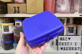 Porta Sanduíche Quadrado Tupperware Roxo - 13,9x13,3x5,1 cm Porta Sanduíche Quadrado Tupperware Roxo - 13,9x13,3x5,1 cm