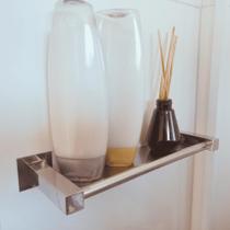 Porta Shampoo Banheiro Inox 30cm Suporte de Shampoo Lavabo Parede Prateleira Linha Leblon Porta Shampoo Banheiro Inox 30cm Suporte de Shampoo Lavabo Parede Prateleira Linha Leblon